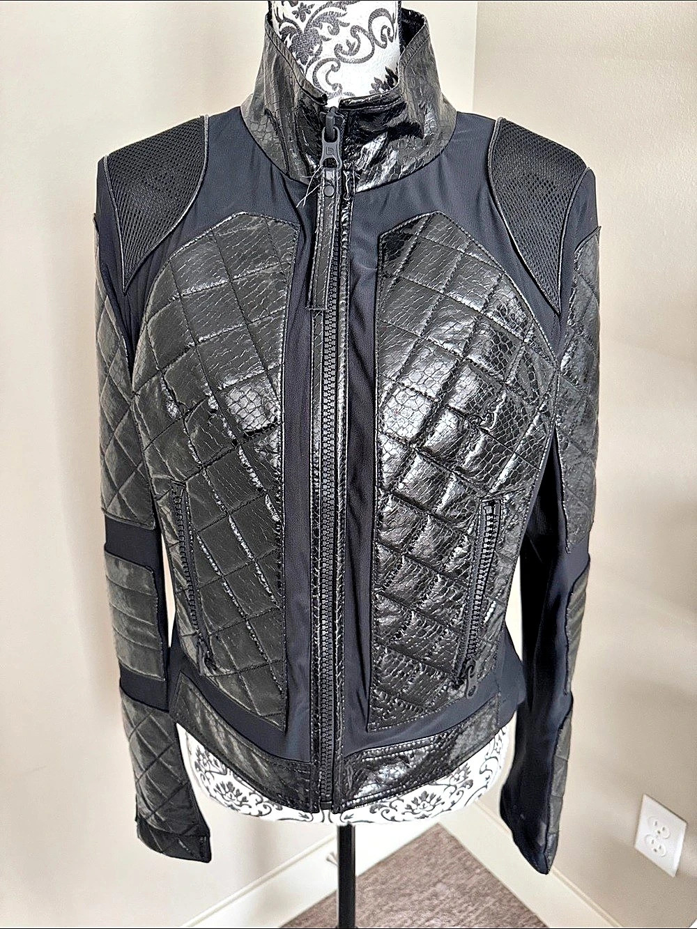 BLANC NOIR Quilted Performance Jacket Black large Like New